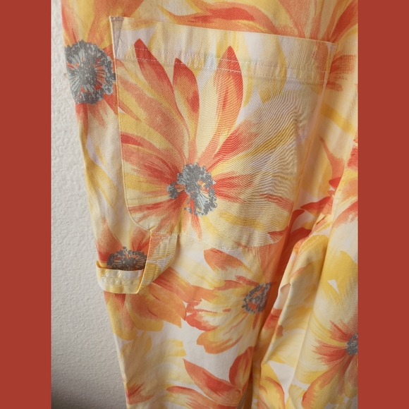 Cambridge Dry Goods Floral Crop Overalls Sz Small - Picture 8 of 9